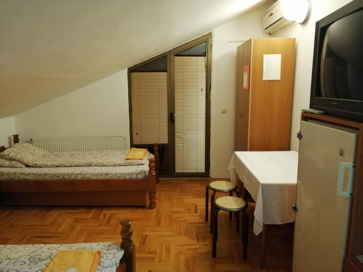 Pansion Velickovic Apartment Niska Banja Exterior foto