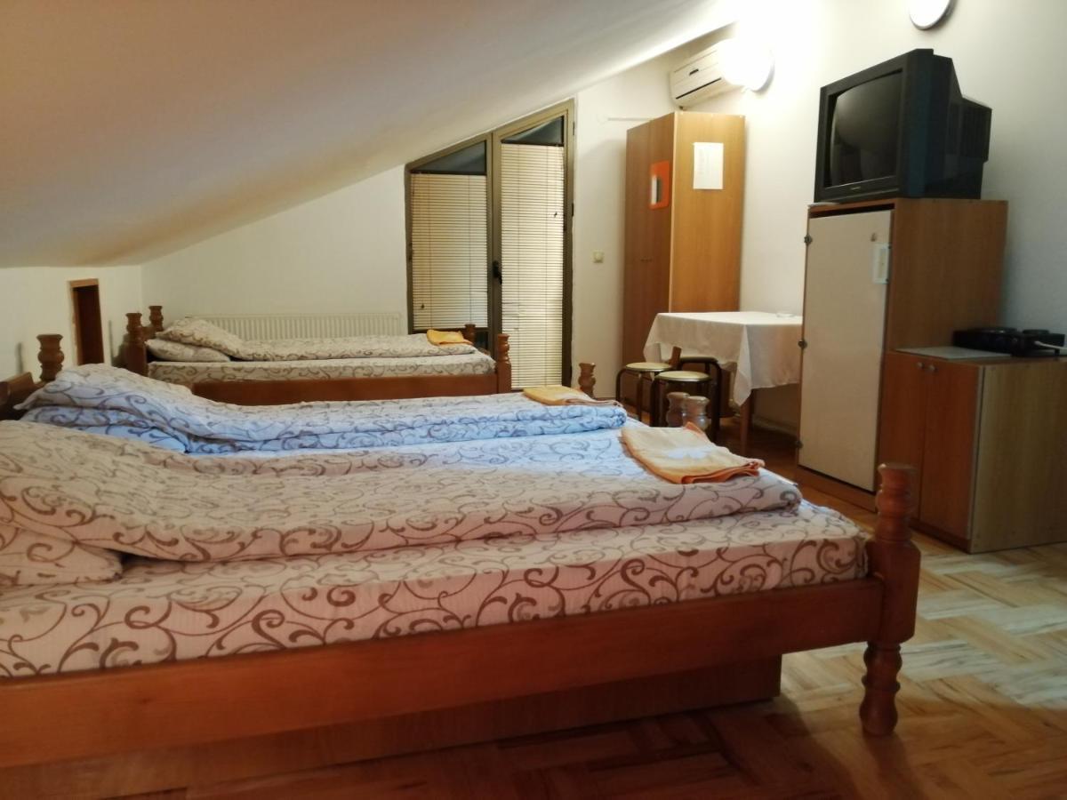 Pansion Velickovic Apartment Niska Banja Exterior foto